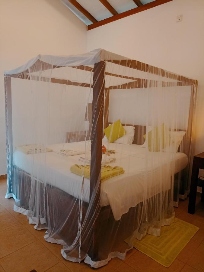 Beach House Kalukatiya - Family Villa, Seaview Room, Garden Room Диквела Екстериор снимка