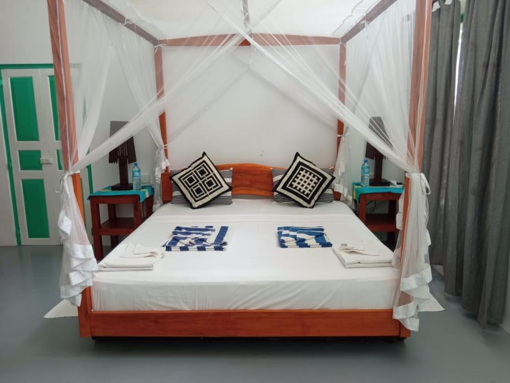 Beach House Kalukatiya - Family Villa, Seaview Room, Garden Room Диквела Екстериор снимка