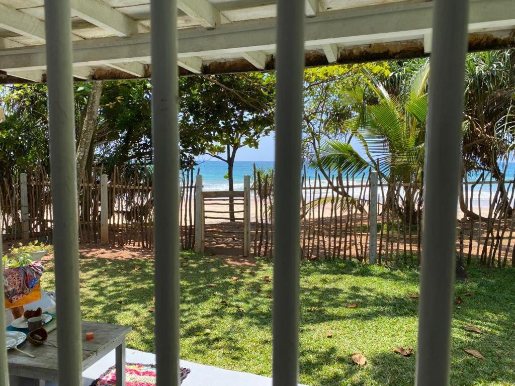 Beach House Kalukatiya - Family Villa, Seaview Room, Garden Room Диквела Екстериор снимка