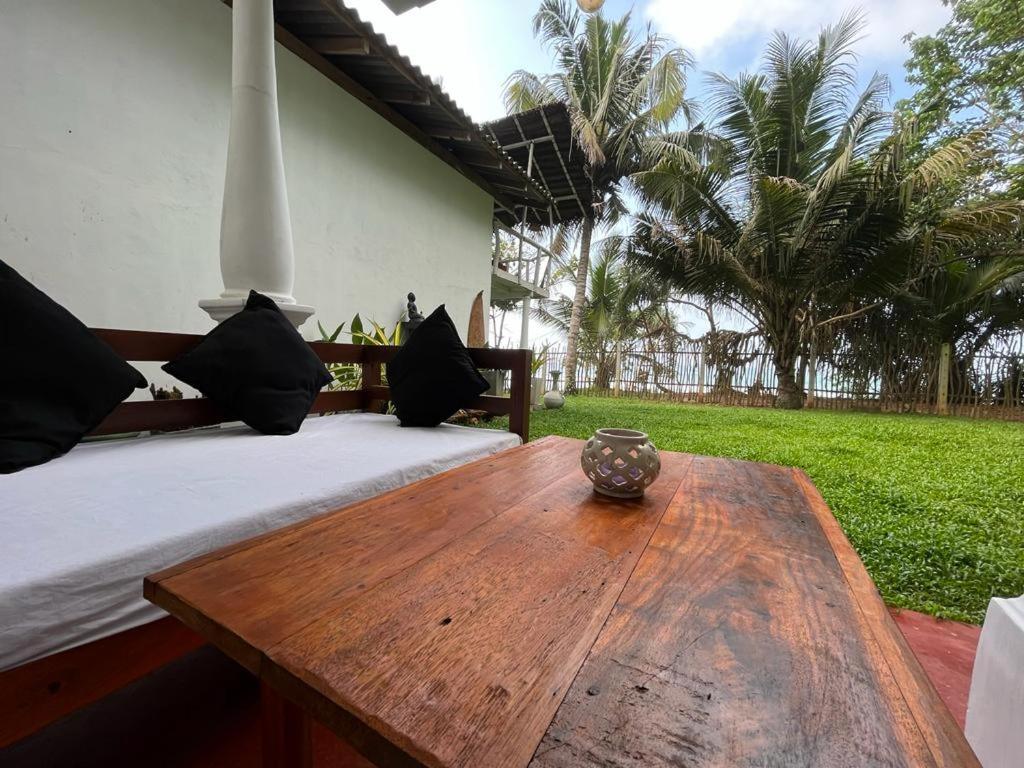 Beach House Kalukatiya - Family Villa, Seaview Room, Garden Room Диквела Екстериор снимка