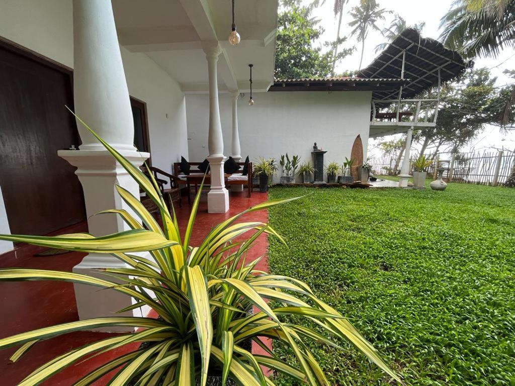 Beach House Kalukatiya - Family Villa, Seaview Room, Garden Room Диквела Екстериор снимка