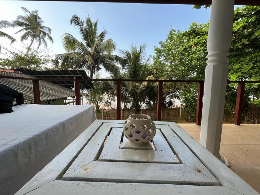 Beach House Kalukatiya - Family Villa, Seaview Room, Garden Room Диквела Екстериор снимка