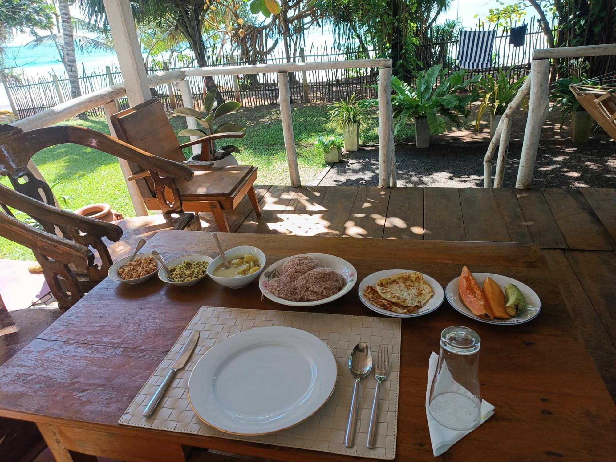 Beach House Kalukatiya - Family Villa, Seaview Room, Garden Room Диквела Екстериор снимка